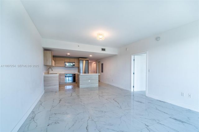 16385 Biscayne Boulevard 417, North Miami Beach, FL 33160