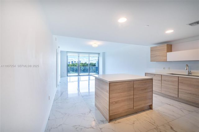 16385 Biscayne Boulevard 417, North Miami Beach, FL 33160
