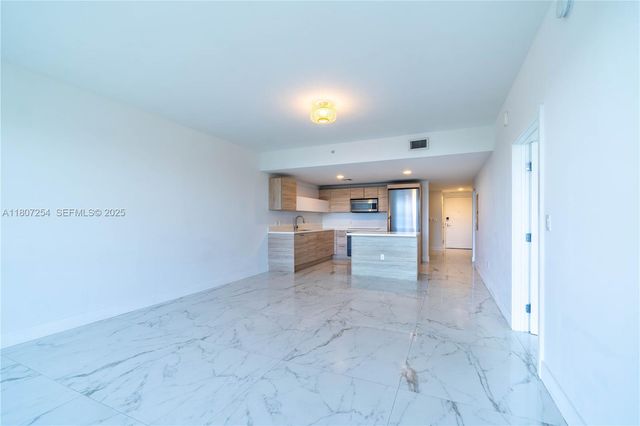 16385 Biscayne Boulevard 417, North Miami Beach, FL 33160