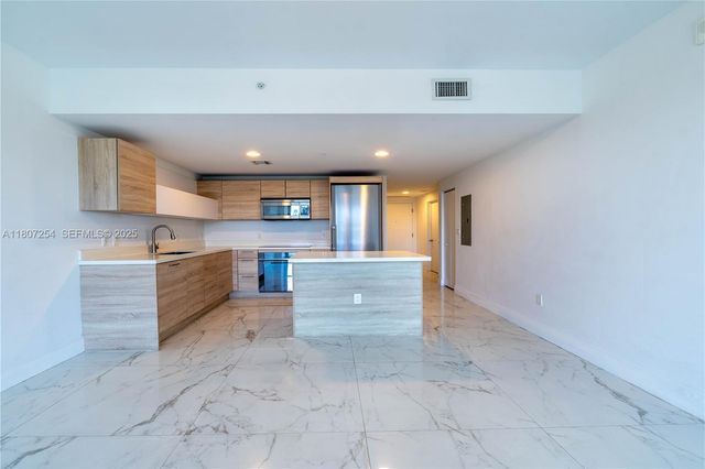 16385 Biscayne Boulevard 417, North Miami Beach, FL 33160