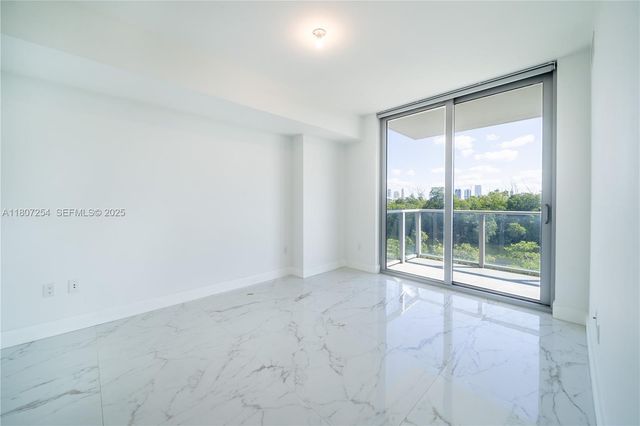 16385 Biscayne Boulevard 417, North Miami Beach, FL 33160