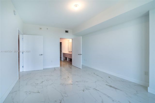 16385 Biscayne Boulevard 417, North Miami Beach, FL 33160