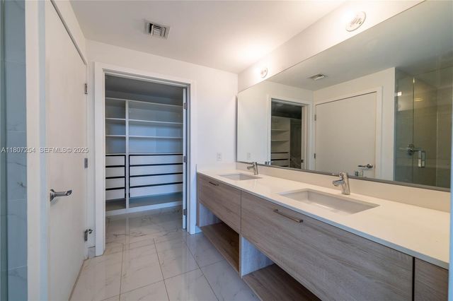 16385 Biscayne Boulevard 417, North Miami Beach, FL 33160