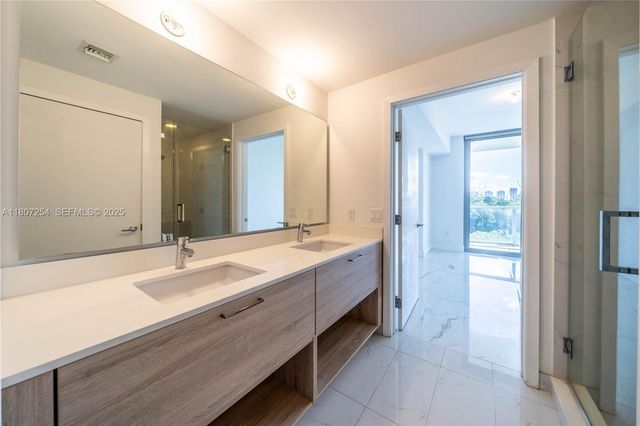 16385 Biscayne Boulevard 417, North Miami Beach, FL 33160