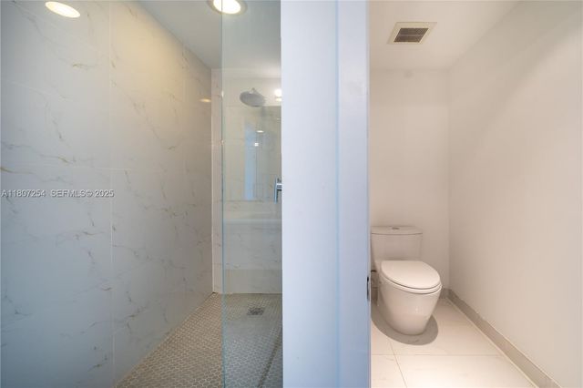 16385 Biscayne Boulevard 417, North Miami Beach, FL 33160