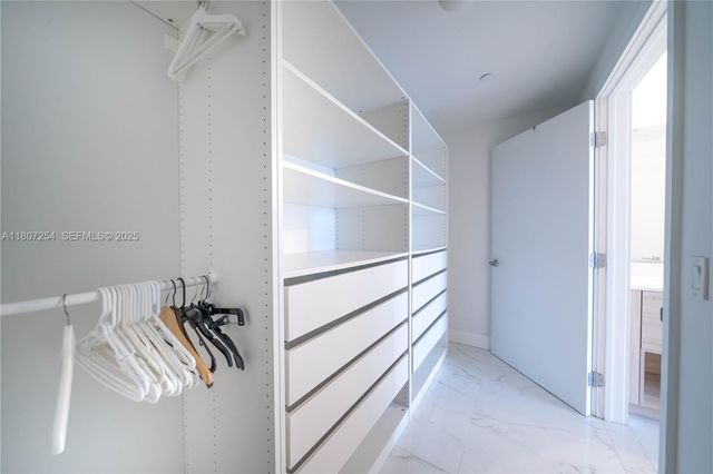 16385 Biscayne Boulevard 417, North Miami Beach, FL 33160