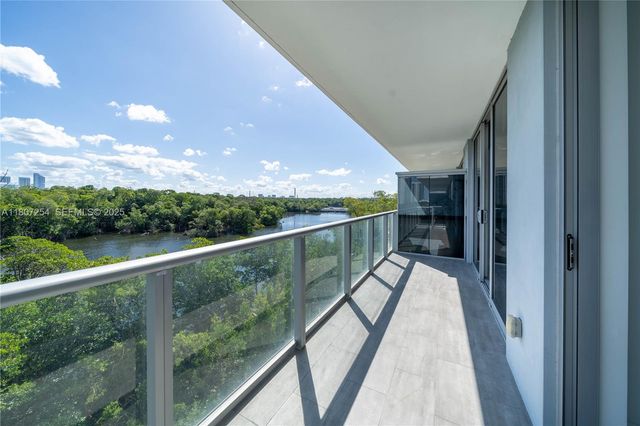16385 Biscayne Boulevard 417, North Miami Beach, FL 33160