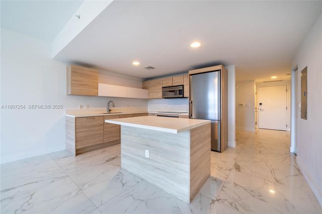 16385 Biscayne Boulevard 417, North Miami Beach, FL 33160