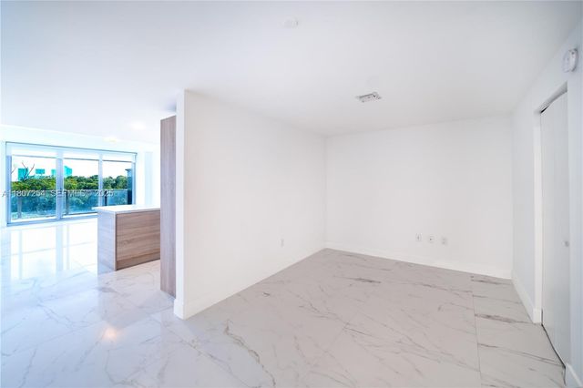 16385 Biscayne Boulevard 417, North Miami Beach, FL 33160