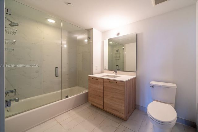 16385 Biscayne Boulevard 417, North Miami Beach, FL 33160