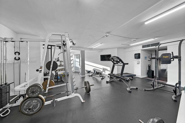 4000 NE 170th St 602, North Miami Beach, FL 33160