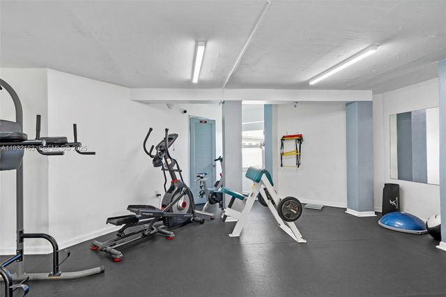 4000 NE 170th St 602, North Miami Beach, FL 33160