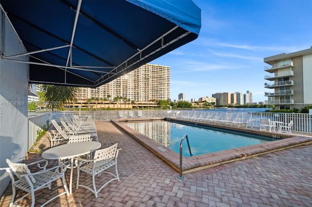 4000 NE 170th St 602, North Miami Beach, FL 33160