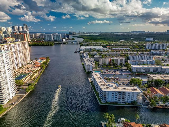 4000 NE 170th St 602, North Miami Beach, FL 33160