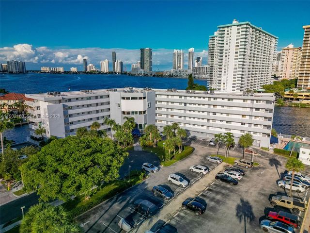 4000 NE 170th St 602, North Miami Beach, FL 33160