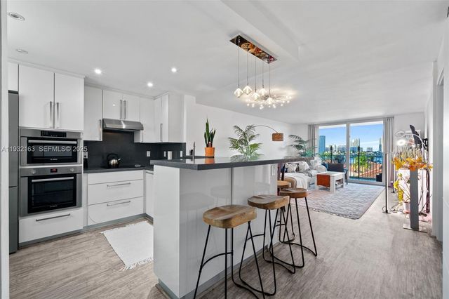 4000 NE 170th St 602, North Miami Beach, FL 33160