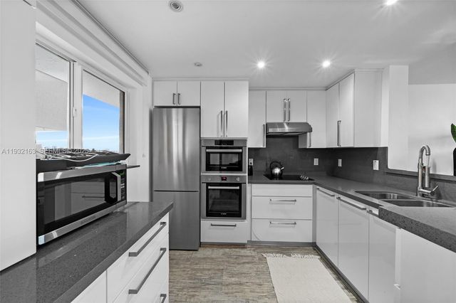 4000 NE 170th St 602, North Miami Beach, FL 33160