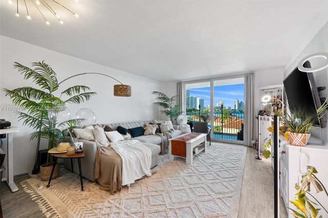 4000 NE 170th St 602, North Miami Beach, FL 33160