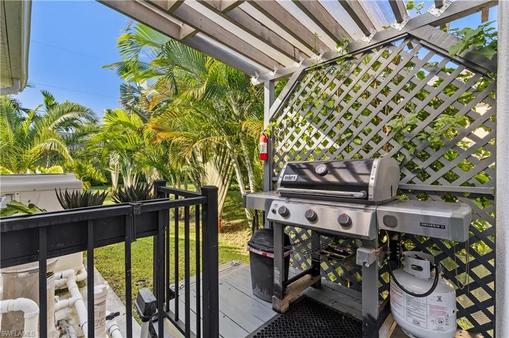 Image 11 of property listing at 2126 SW 47th ST, Cape Coral, FL 33914