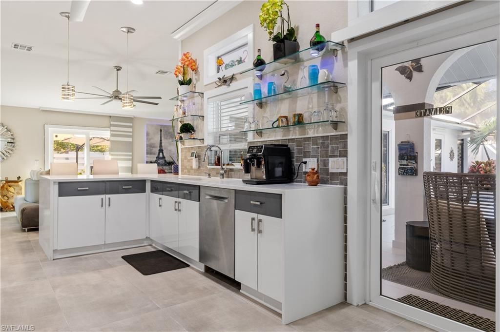 Image 22 of property listing at 2126 SW 47th ST, Cape Coral, FL 33914