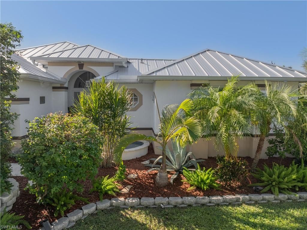 Image 3 of property listing at 2126 SW 47th ST, Cape Coral, FL 33914