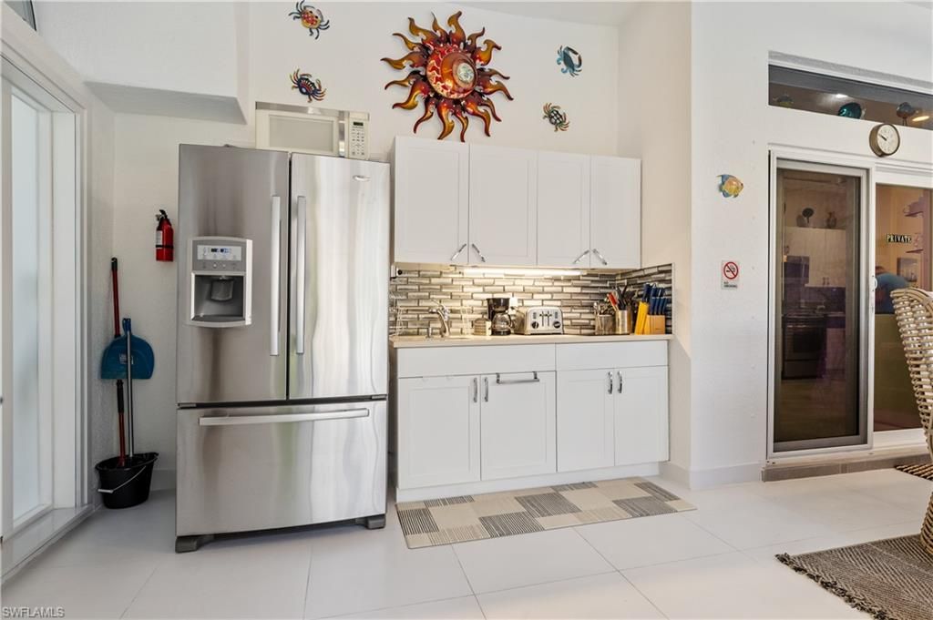 Image 6 of property listing at 2126 SW 47th ST, Cape Coral, FL 33914