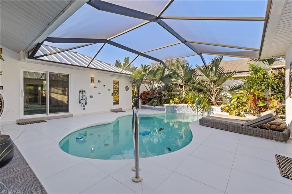 Image 8 of property listing at 2126 SW 47th ST, Cape Coral, FL 33914