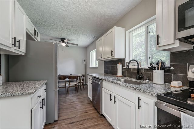 805 Foxglove Drive, Jeffersonville, IN 47130