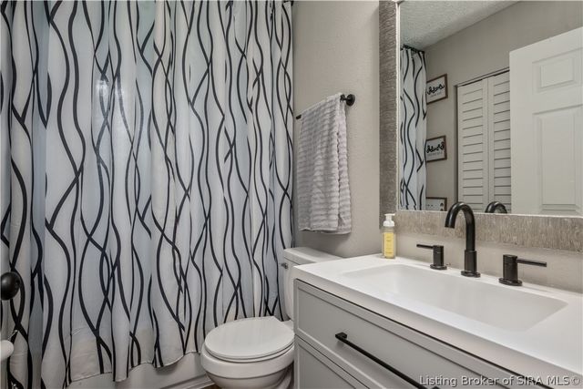 805 Foxglove Drive, Jeffersonville, IN 47130