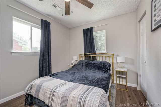 805 Foxglove Drive, Jeffersonville, IN 47130