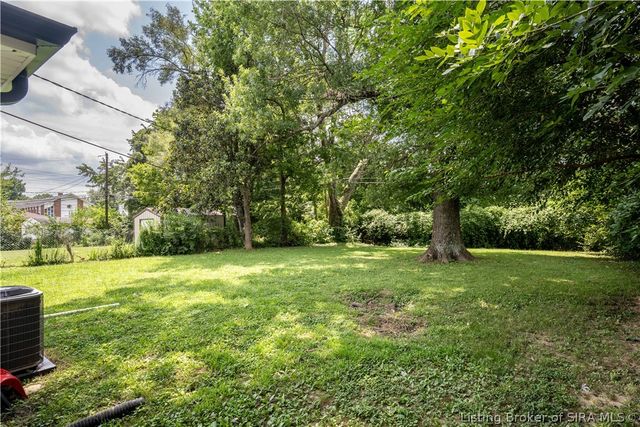 805 Foxglove Drive, Jeffersonville, IN 47130