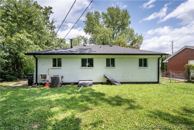 805 Foxglove Drive, Jeffersonville, IN 47130