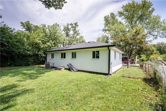 805 Foxglove Drive, Jeffersonville, IN 47130