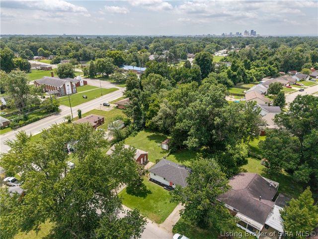 805 Foxglove Drive, Jeffersonville, IN 47130
