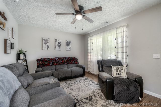805 Foxglove Drive, Jeffersonville, IN 47130