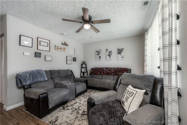 805 Foxglove Drive, Jeffersonville, IN 47130