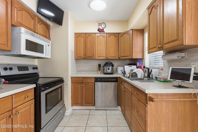 3227 RED OAK Drive, Jacksonville, FL 32277