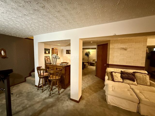 8686 Kingsley Drive, Reynoldsburg, OH 43068