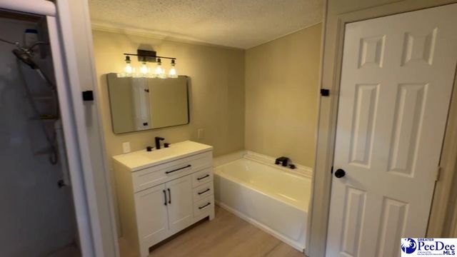 5117 College Lake Dr, Florence, SC 29506
