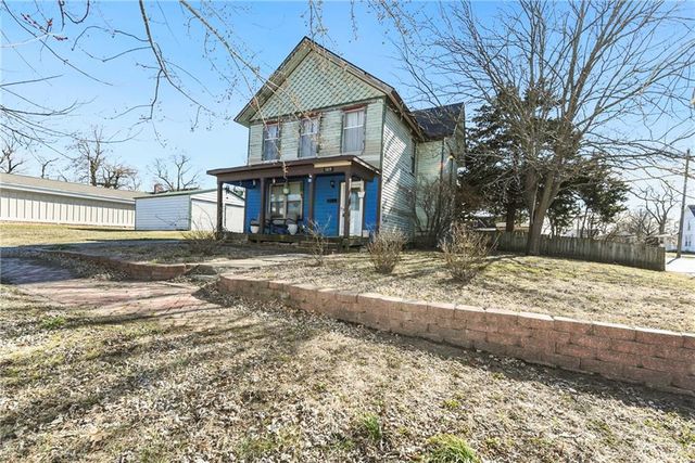 109 W Miami Street NE, Paola, KS 66071