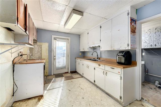 109 W Miami Street NE, Paola, KS 66071