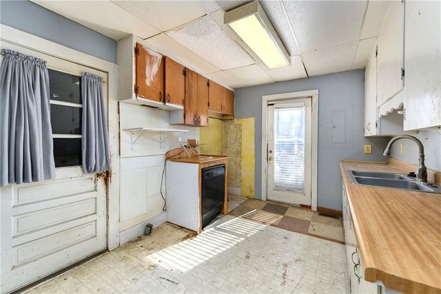 109 W Miami Street NE, Paola, KS 66071