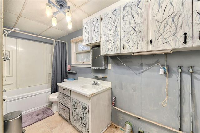 109 W Miami Street NE, Paola, KS 66071