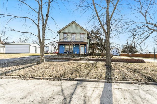 109 W Miami Street NE, Paola, KS 66071