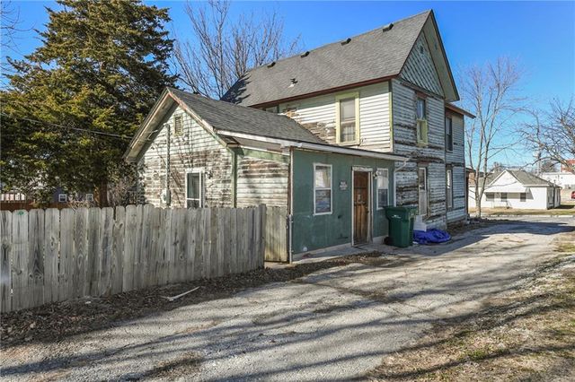 109 W Miami Street NE, Paola, KS 66071