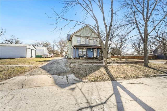 109 W Miami Street NE, Paola, KS 66071