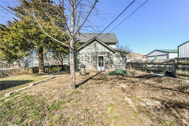 109 W Miami Street NE, Paola, KS 66071