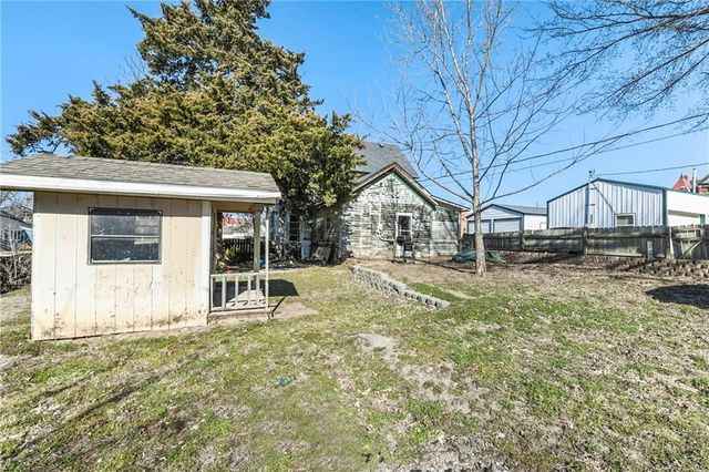 109 W Miami Street NE, Paola, KS 66071