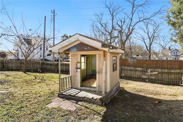 109 W Miami Street NE, Paola, KS 66071