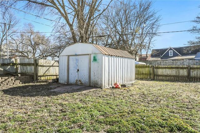 109 W Miami Street NE, Paola, KS 66071